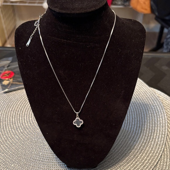 Elegant Silver Pendant Necklace - Picture 3 of 4